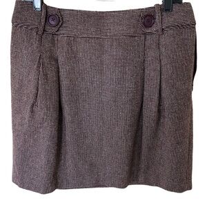 Loft skirt size 8 Burgundy/cream color two buttons, two pockets zipper in back